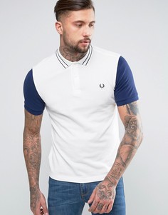 Белая узкая футболка-поло из пике с контрастными рукавами Fred Perry - Белый