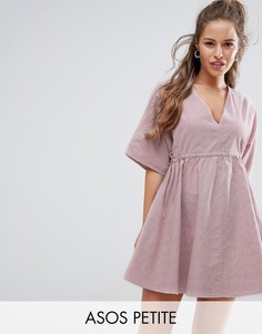 Свободное платье с V-образными вырезами и поясом ASOS PETITE - Розовый
