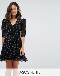 Сетчатое платье мини с запахом и пестрым принтом ASOS PETITE - Мульти