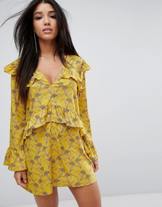 Свободное платье с цветочным принтом и оборками PrettyLittleThing - Желтый