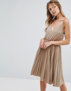 Короткое приталенное платье на бретельках Glamorous - Серебряный
