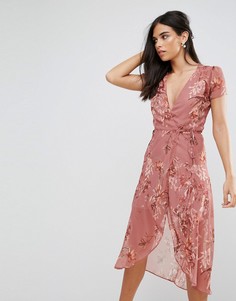 Чайное платье с запахом и цветочным принтом Hope &amp; Ivy - Розовый