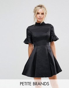 Платье мини с высоким вырезом и рукавами 3/4 Chi Chi London Petite - Черный