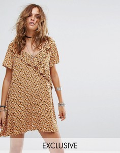 Свободное платье с оборками Reclaimed Vintage Inspired - Желтый