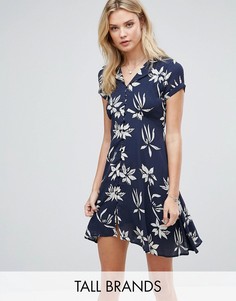Чайное платье с цветочным принтом Vero Moda Tall - Синий
