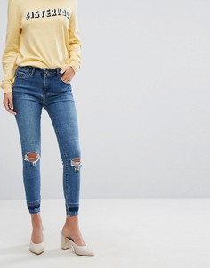 Зауженные джинсы с рваными коленками New Look - Синий