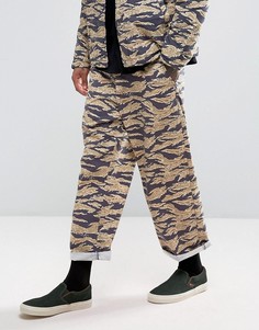 Свободные брюки с тигровым камуфляжным принтом ASOS - Черный