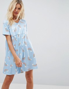Свободное платье с принтом радуги и облаков ASOS Ultimate - Мульти