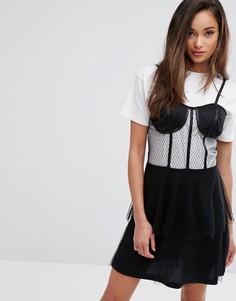 Платье мини с корсетом и баской PrettyLittleThing - Черный