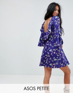 Чайное платье с принтом и оборкой на спине ASOS PETITE - Синий