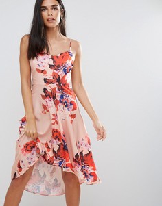 Платье с цветочным принтом и асимметричным подолом Hope &amp; Ivy - Розовый
