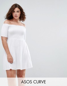 Платье с открытыми плечами и присборенной отделкой ASOS CURVE - Белый