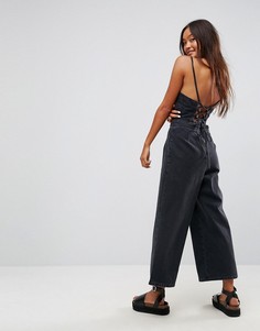 Черный выбеленный джинсовый комбинезон со шнуровкой на спине ASOS - Черный