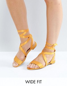 Атласные сандалии для широкой стопы с завязками на щиколотке New Look - Желтый