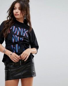 Футболка с принтом и поясом PrettyLittleThing - Черный