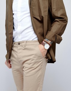 Часы с ремешком из коричневой искусственной кожи и браслет ASOS - Коричневый