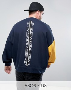 Свободный свитшот с контрастными рукавами и принтом ASOS PLUS - Темно-синий