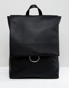 Рюкзак с клапаном и декоративным кольцом ASOS - Черный