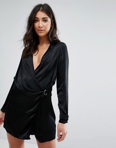 Черное матовое атласное платье с запахом и D-образным кольцом Missguided - Черный