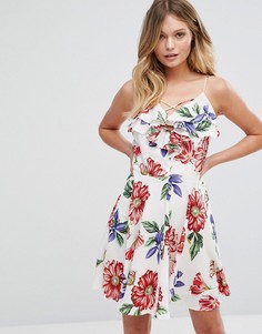 Короткое приталенное платье с цветочным принтом New Look - Белый