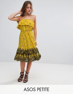 Платье-бандо миди с пестрым принтом и вышивкой ришелье по краю ASOS PETITE - Желтый