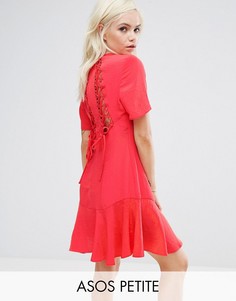 Чайное платье со шнуровкой на спине ASOS PETITE - Красный