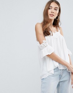 Топ с кружевной отделкой QED London - Белый
