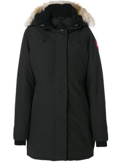 пальто с отделкой мехом на капюшоне  Canada Goose