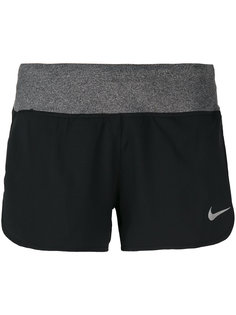 классические спортивные шорты Nike