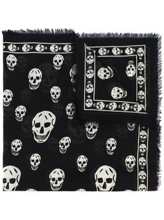 шарф с рисунком Skull Alexander McQueen