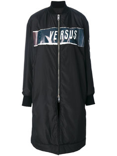 zipped coat Versus