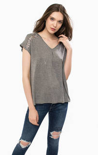 Серая футболка с металлическим декором Guess