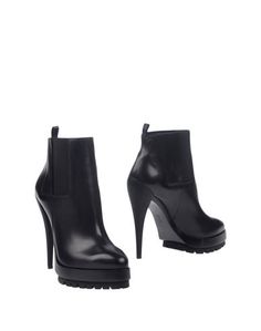Полусапоги и высокие ботинки Casadei