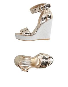 Сандалии Stuart Weitzman