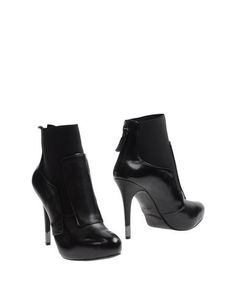 Полусапоги и высокие ботинки Guess