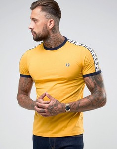 Футболка узкого кроя с лентой на рукавах Fred Perry Sports Authentic - Желтый