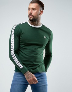 Зеленый лонгслив узкого кроя с отделкой лентой Fred Perry Sports Authentic - Зеленый