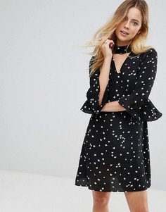 Свободное платье с чокером и звездами Glamorous - Черный