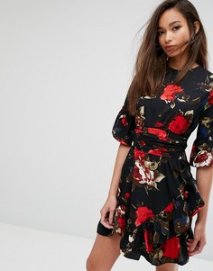 Платье мини с оборками и цветочным принтом PrettyLittleThing - Черный