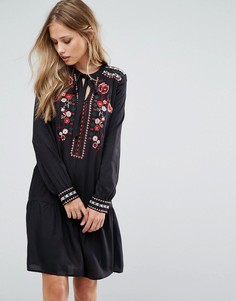 Платье с вышивкой и завязкой Vero Moda - Черный