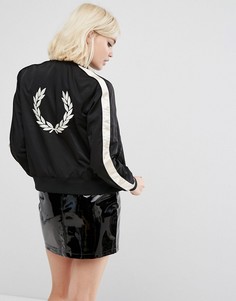 Куртка с контрастной отделкой на рукавах и вышивкой Fred Perry - Черный