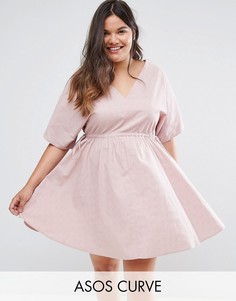 Свободное платье с V-образным вырезом и затягивающимся поясом ASOS CURVE - Розовый