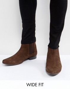 Коричневые замшевые ботинки челси для широкой стопы ASOS - Коричневый