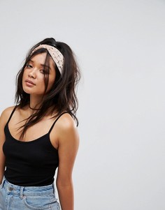 Бархатная повязка на голову с заклепками ASOS - Кремовый