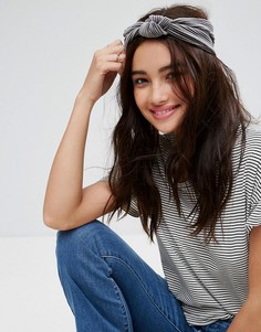 Повязка на голову с перекрученным дизайном ASOS - Серый