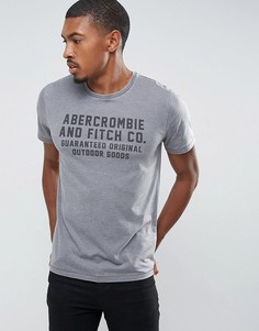 Серая узкая футболка с принтом и логотипом на спине Abercrombie &amp; Fitch - Серый