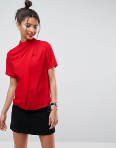 Футболка с высоким воротом и драпировкой ASOS - Красный