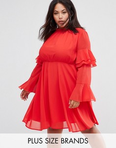 Платье с высоким воротом и ярусными рукавами Club L Plus - Красный