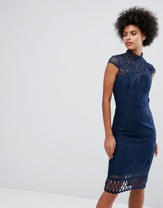 Кружевное платье-футляр с высоким воротом и короткими рукавами Chi Chi London - Темно-синий