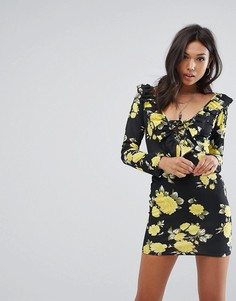 Облегающее платье со шнуровкой и оборками PrettyLittleThing - Черный